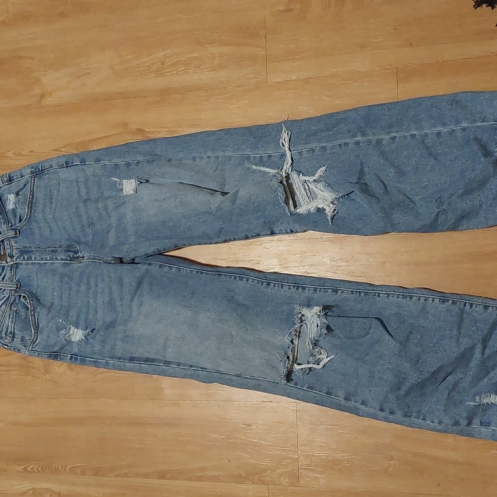 High waisted Fashion Nove ripped jeans
